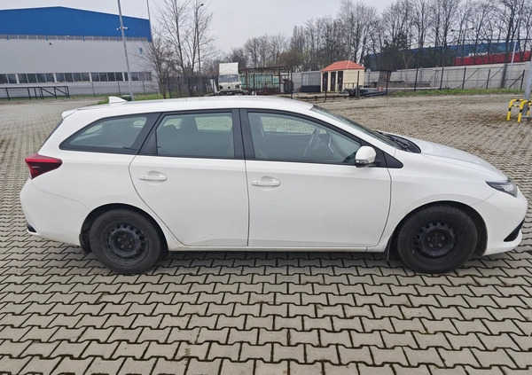 Toyota Auris cena 34000 przebieg: 226000, rok produkcji 2017 z Kraków małe 92